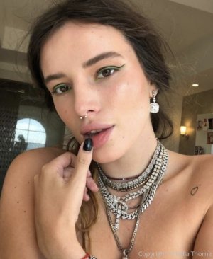 Bella Thorne (1).jpg