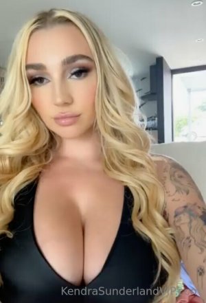 Kendra Sunderland (2).jpg