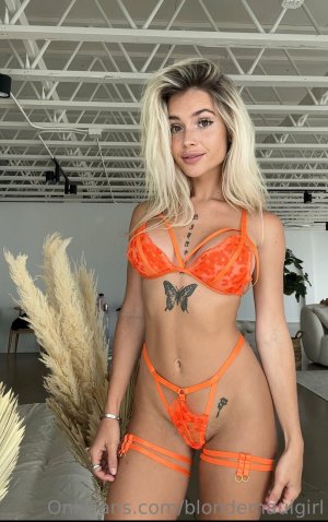 BlondeMauiGirl  (3).jpg