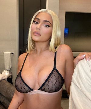 Kylie Jenner (1).jpg